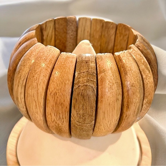 Vintage Boho Wooden Stretch Bracelet - Picture 2 of 7